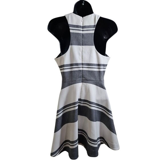 Elizabeth & James Gray Vineyard Dress 4 - Picture 2 of 8